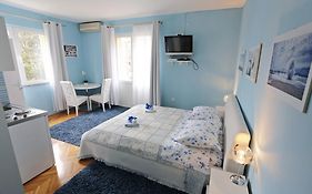 Apartments & Rooms Andrea